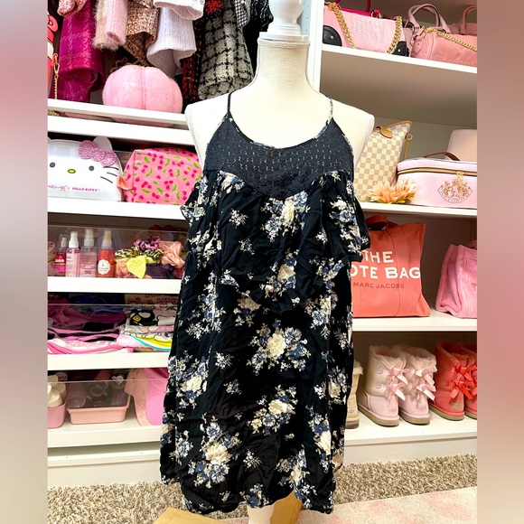 Torrid Women Black Floral Print Lace Inset Ruffle Challis Tank Top 3x - Picture 2 of 5